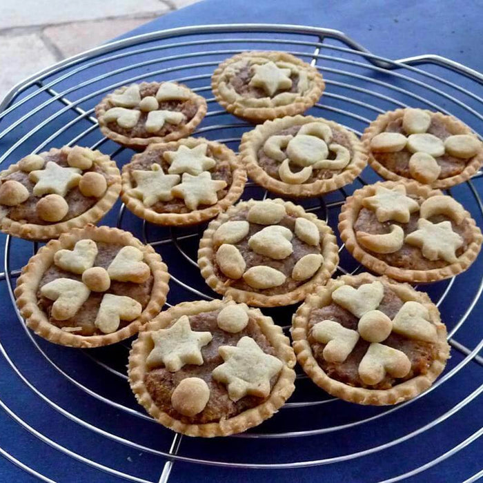 Mürbeteig-Küchlein mit Dattel-Walnussfüllung