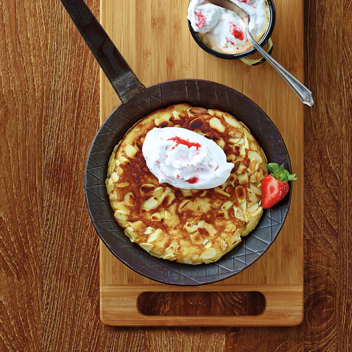 Hirsepfannkuchen mit Erdbeersahne