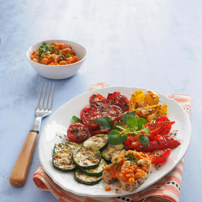 Gegrilltes Sommergemüse mit orientalischem Linsendip und (Vollkorn-) Fladenbrot