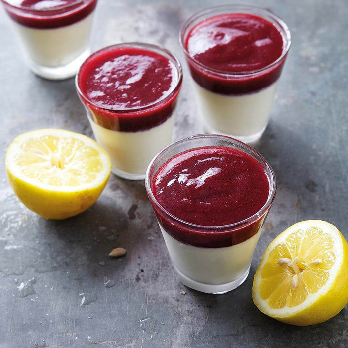 Mandel-Pannacotta mit Matchapulver