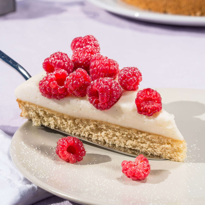 Schneller Obstboden mit Vanille-Schmand-Pudding und Himbeeren