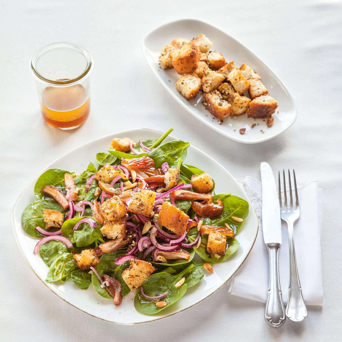 Spinat-Salat mit Datteln und Mandeln