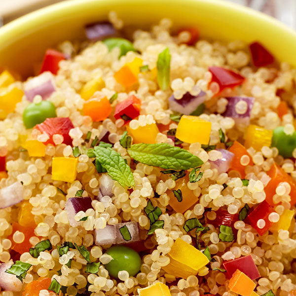 Bunter Quinoa-Salat mit steirischen Kürbiskernen
