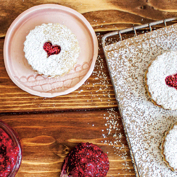 Hafer-Plätzchen mit Chia-Beeren-Marmelade