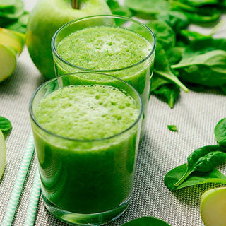 Grüner Smoothie: Spinat-Orange-Apfel