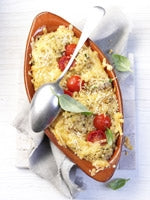 Quinoa-Auflauf mit Cocktailtomaten und Käsekruste