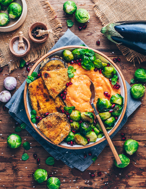 Auberginenschnitzel mit Karottenpüree und Rosenkohl