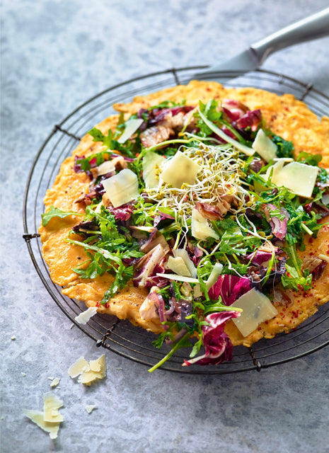 Omelett mit Radicchio, Rucola und Parmesanspänen