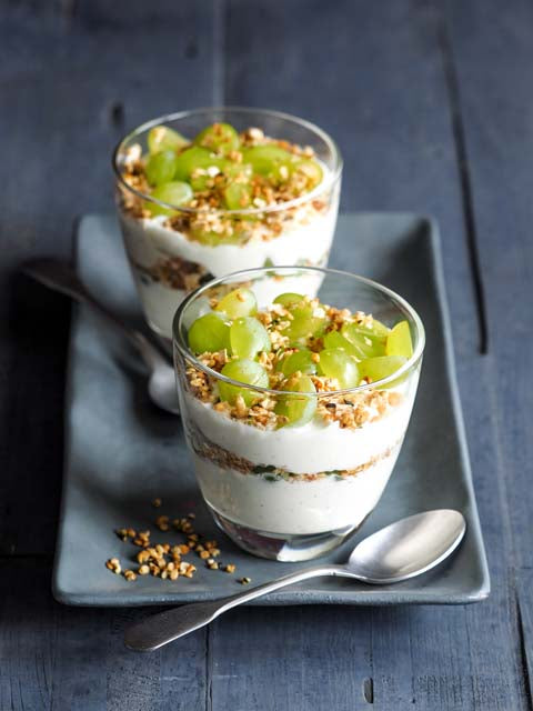 Frühstücks-Quark mit Hanfsamen-Haferflocken-Topping