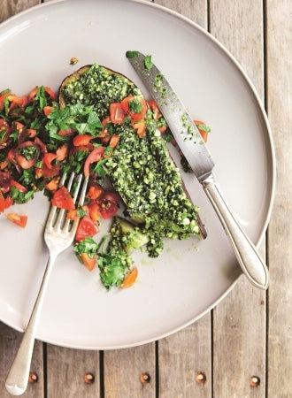 Aubergine mit Cashewpesto und süßem Tomaten-Tabouleh