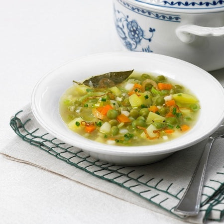 Erbsensuppe mit gebratenen Zwiebeln
