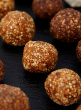 Feigenkugeln mit Cashewskernen