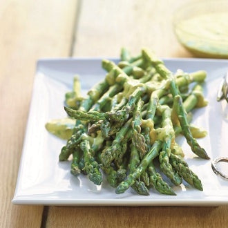 Grüner Spargel mit Sauerampfer-Sauce-Tatare