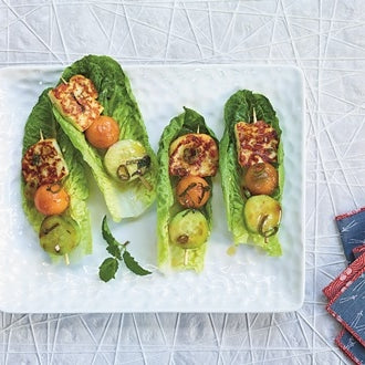 Halloumi-Melonen-Spießchen mit Minze-Dressing