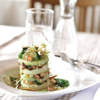 Kohlrabitürmchen mit Zitronen-Petersilie-Pesto