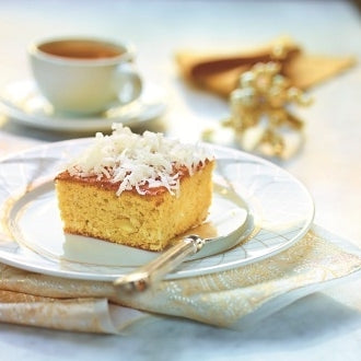 Kokos-Mandel-Kuchen mit weißer Schokolade