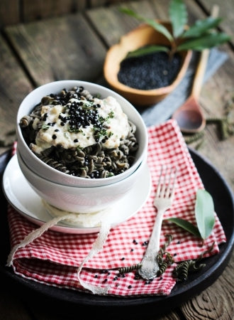 Grüne Linsen-Spirelli mit Sellerie-Carbonara