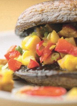 Portobelloburger mit Paprika, Zuckermais und Seitan