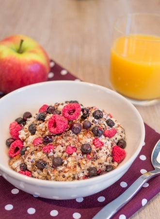 Süßer Quinoa mit gefriergetrockneten Beeren