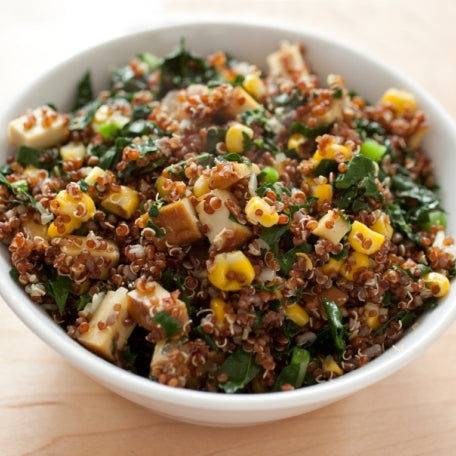 Quinoa-Rucola-Salat mit getrockneten Tomaten