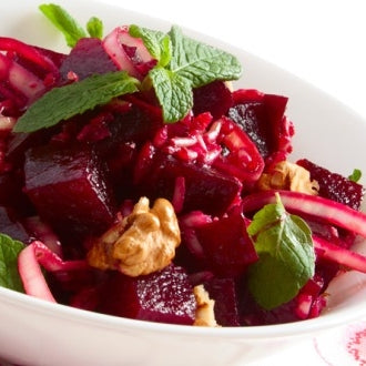 Aronia Rote Bete Salat mit Avocado und Meerrettich Dressing