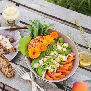 Sommer Bowl mit Ringelblumen