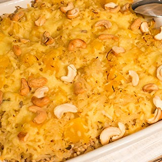 Buchweizen-Sauerkraut-Gratin mit Ananas und Cashewkern-Käse-Kruste