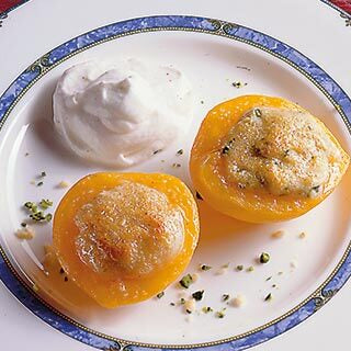 Pfirsich mit Mandelfüllung