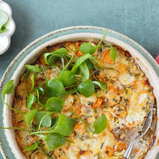Topinambur-Möhren-Gratin mit Schnittlauch und Postelein-Salat