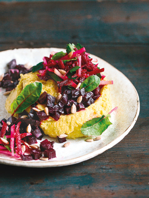 Glasierte Rote Bete mit Hummus und Apfel-Petersilien-Salat