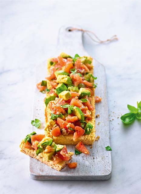 Sellerietarte mit Tomaten-Avocado-Salat