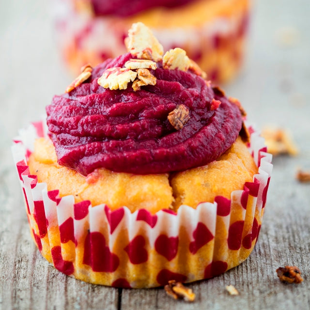 Herzhafte Lupinen-Süßkartoffel-Cupcakes mit Roter Bete