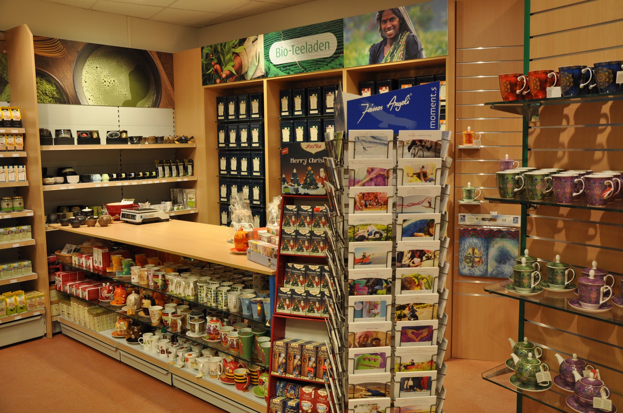 Teeregal der Filiale Backnang