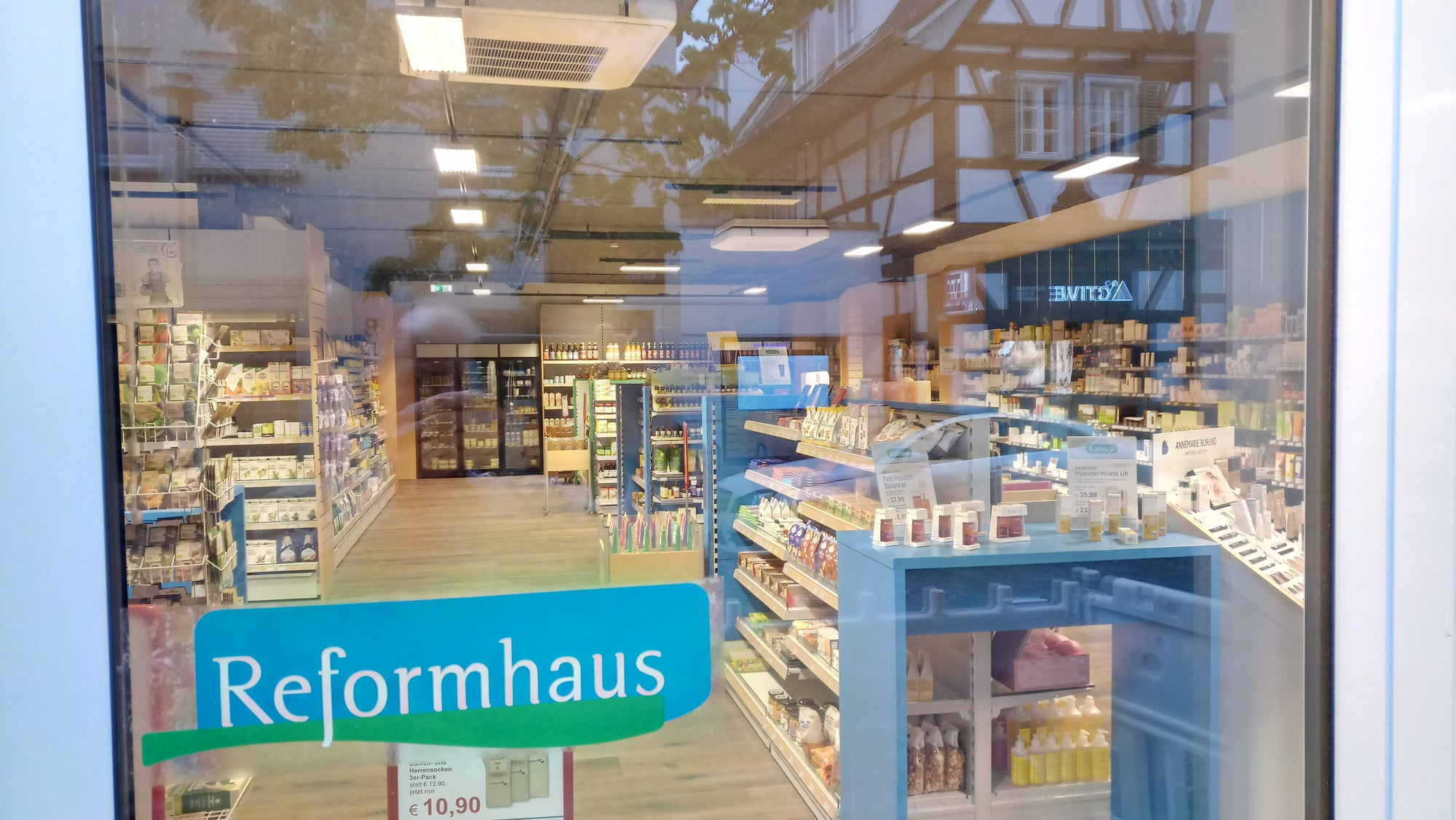 Außenansicht der Filiale Metzingen