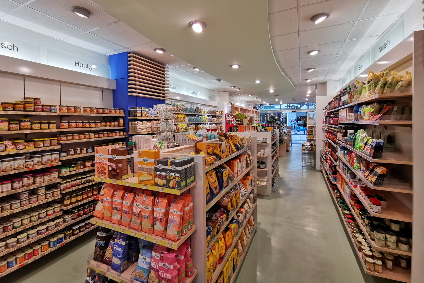 Regale mit Cerialien