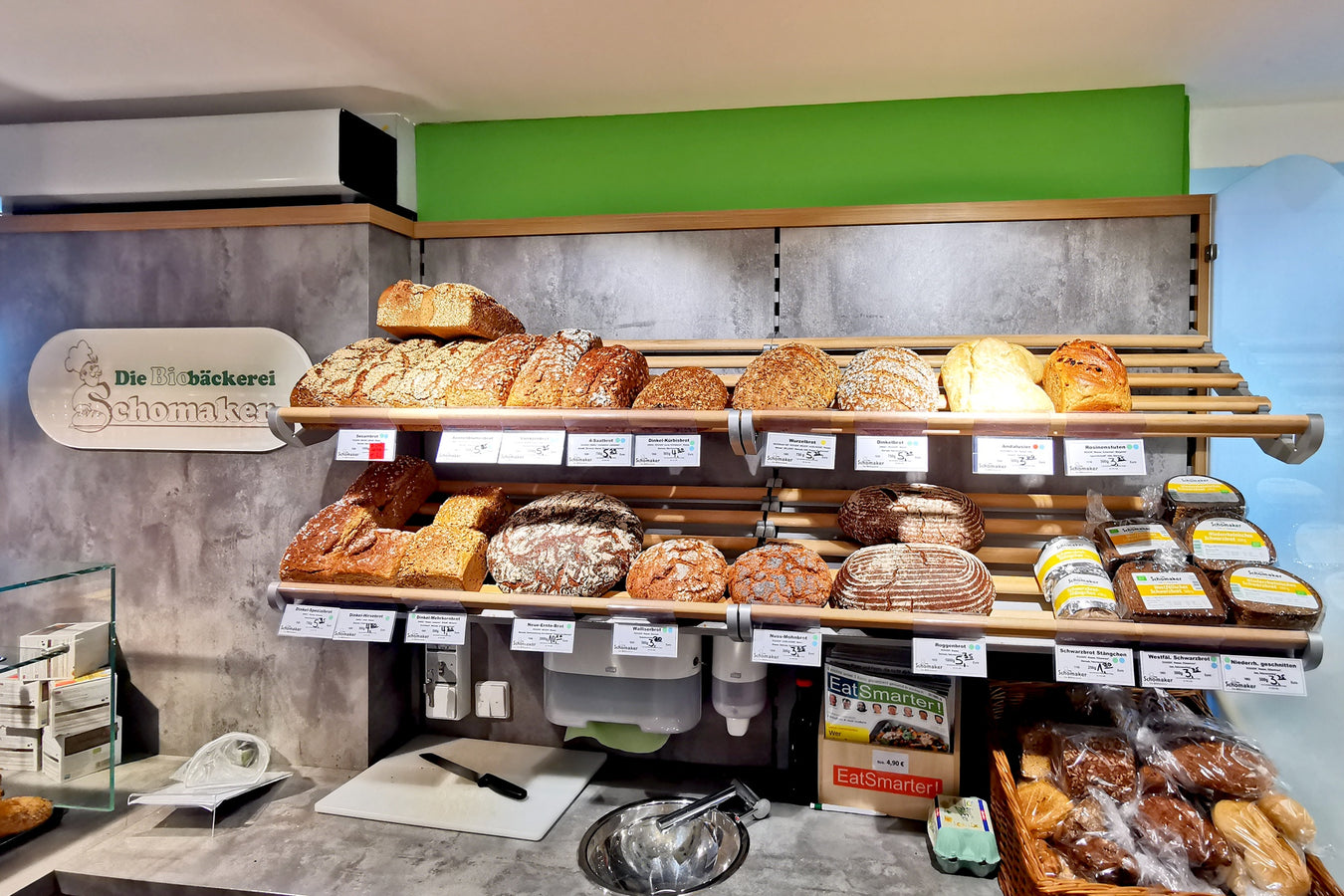 Brotregal in der Filiale