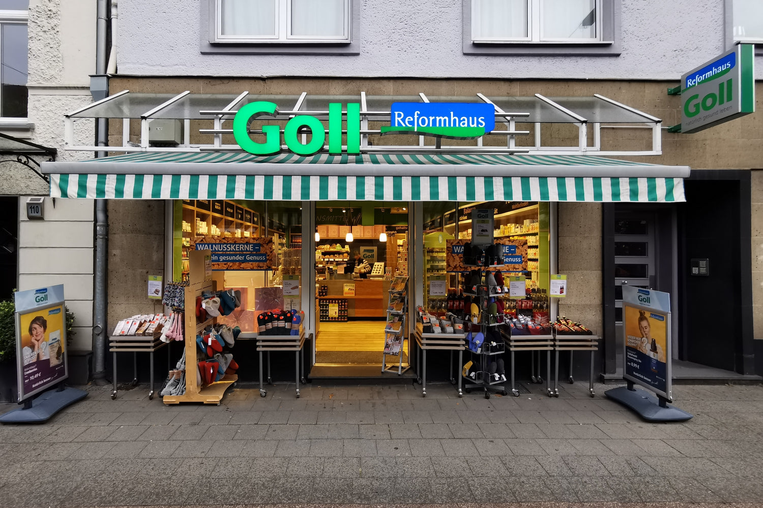 Außenansicht Filiale Düsseldorf Oberkassel