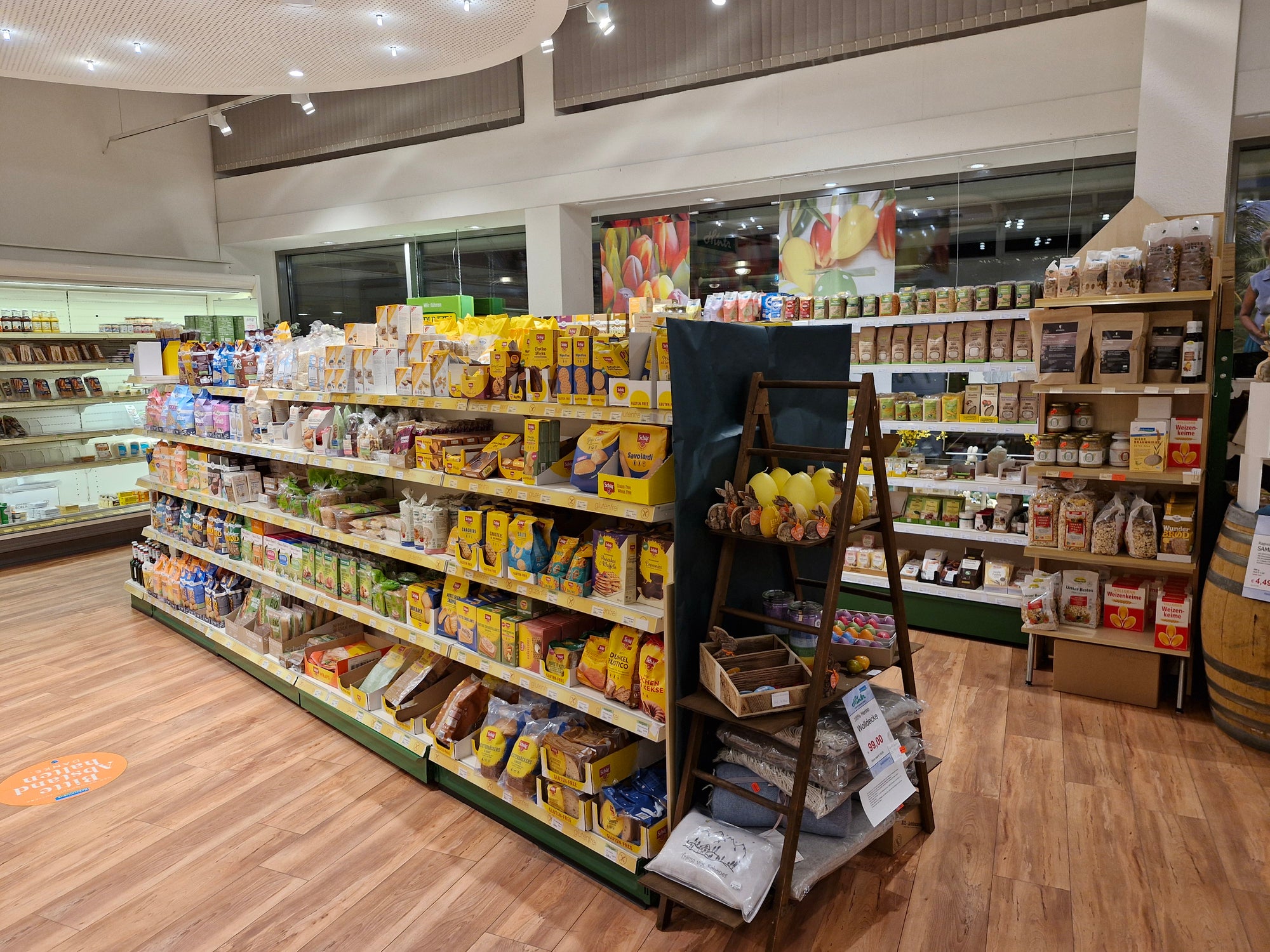 Regale mit glutenfreien Produkten