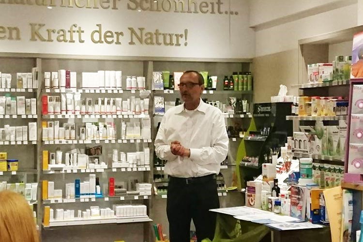 Rudolf Guttengeber bei einem Vortrag im Reformhaus Knieps