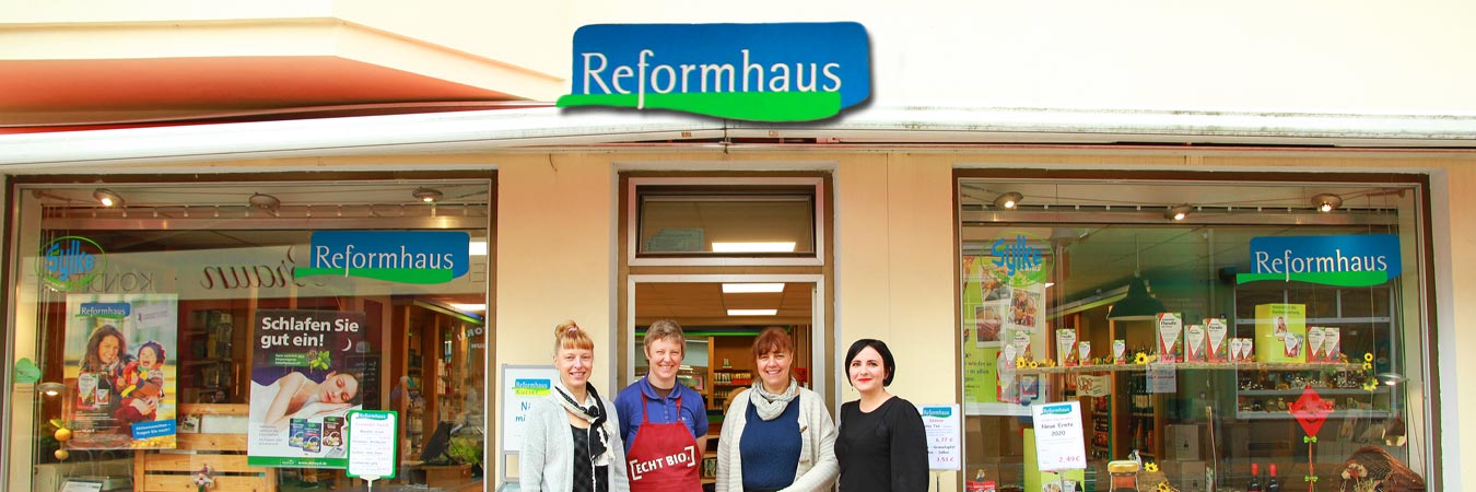 Teamfoto vor dem Reformhaus Schwester Sylke