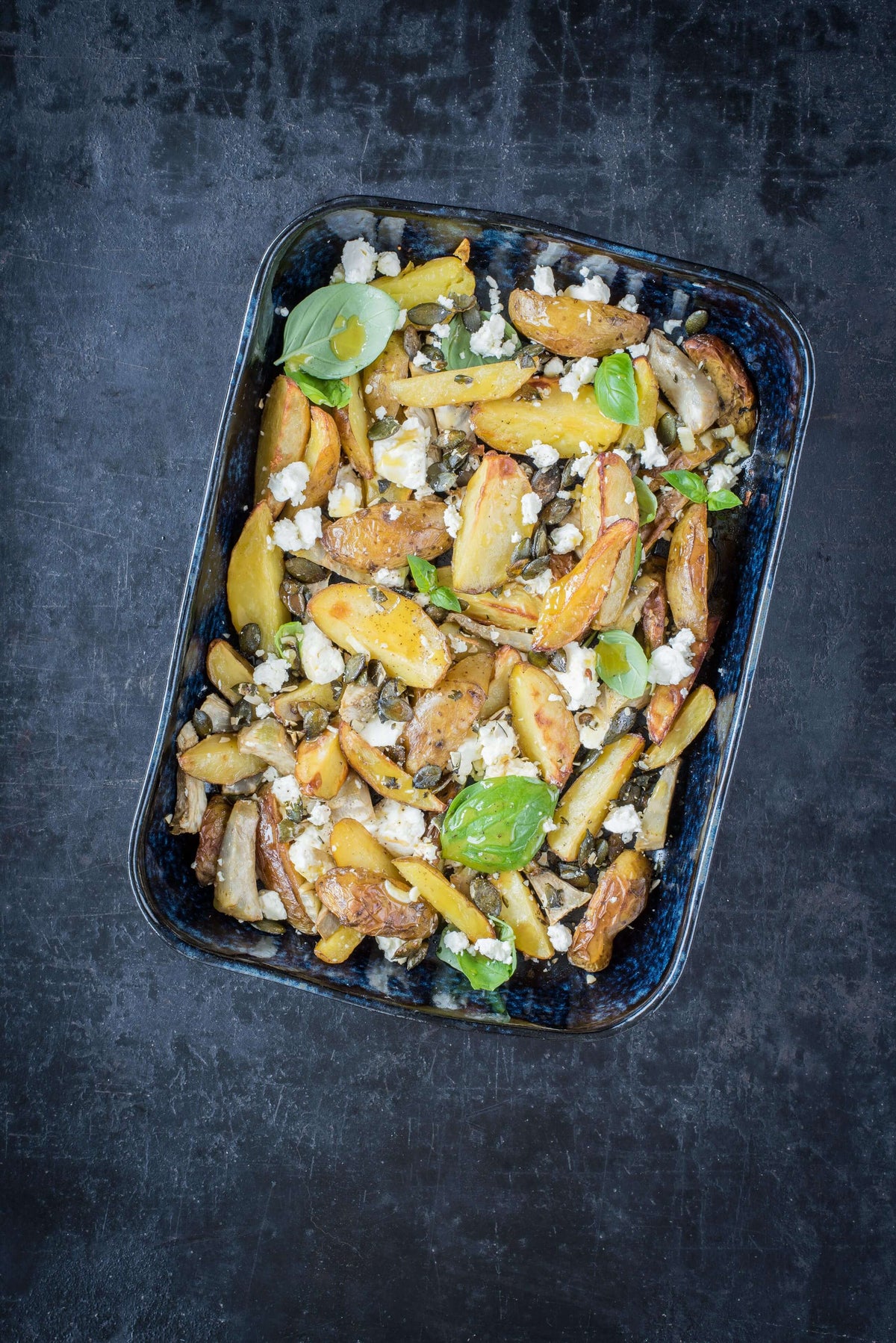 Warme Röstkartoffeln mit Artischocken, Feta und Kürbiskernen ...