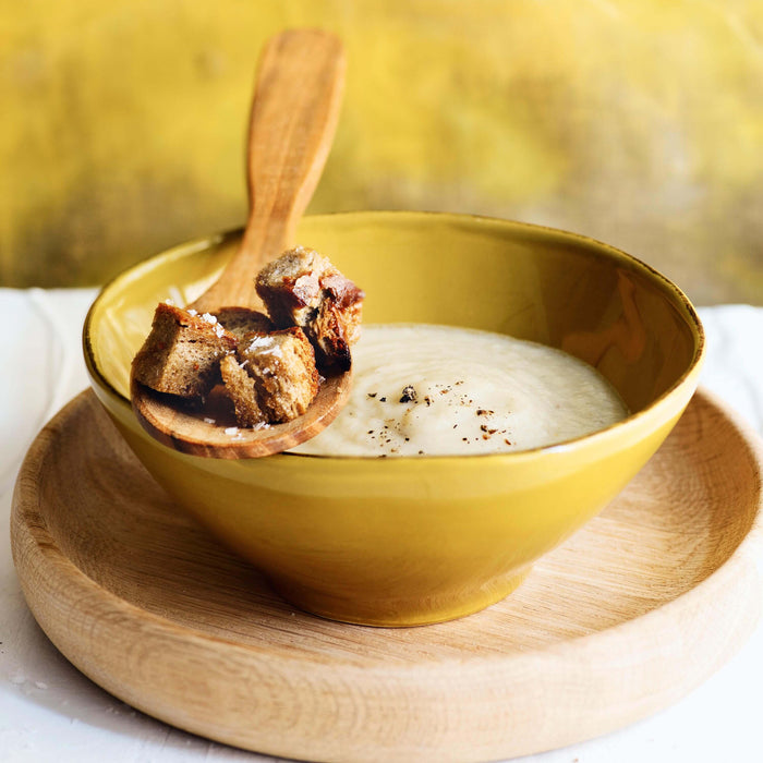 Samtige Sellerie-Kastanien-Suppe mit Honig-Croûtons