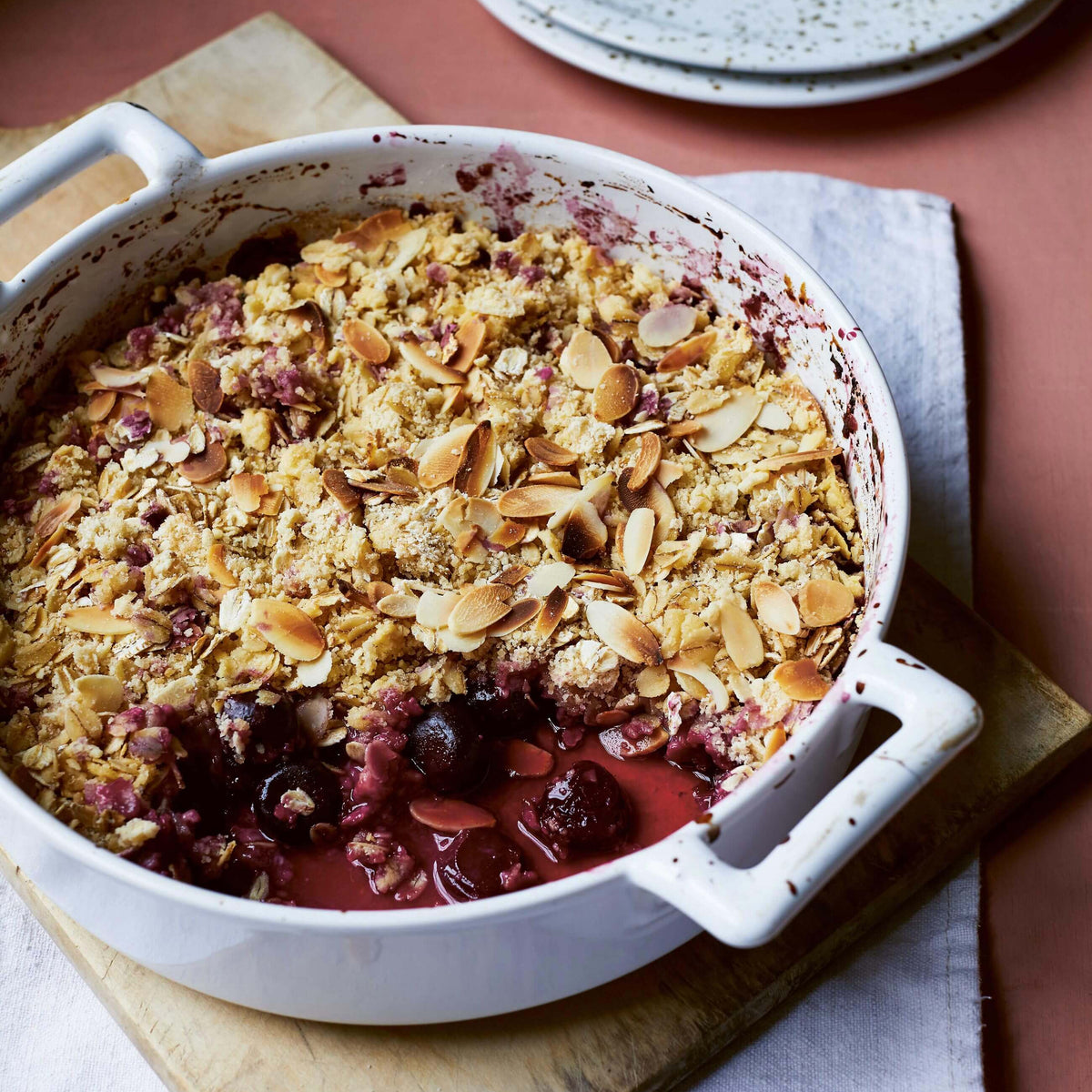 Mandel-Kirsch-Crumble — Reformhaus.de Mandel-Kirsch-Crumble — Reformhaus.de