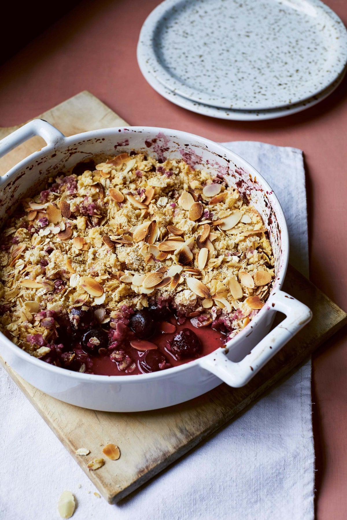 Mandel-Kirsch-Crumble — Reformhaus.de Mandel-Kirsch-Crumble — Reformhaus.de
