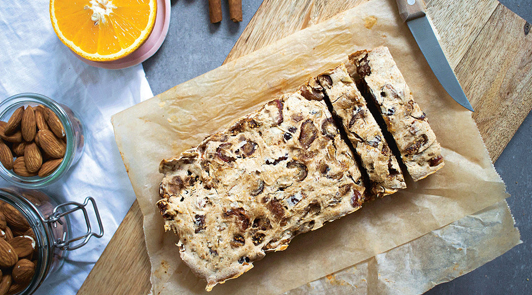 Früchtebrot mit Mandeln und Datteln — Reformhaus.de Früchtebrot mit Mandeln und Datteln — Reformhaus.de