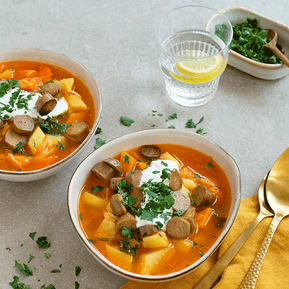 Kartoffelsuppe mit Sauerkraut und Veggie-Würstchen