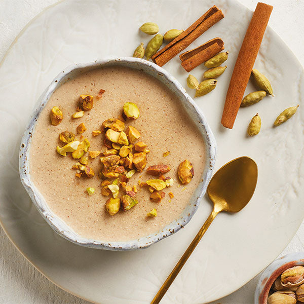 Göttliches Mandeldessert mit Carob und Zimt