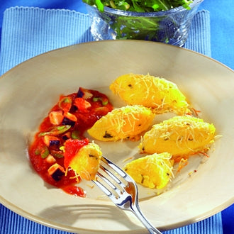 Vegane gratinierte Polenta-Nocken mit Gemüsesauce