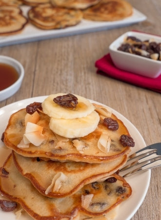 Fluffige Buttermilch-Dinkel-Pancakes mit Weinbeeren