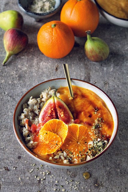 Maca-Porridge mit Orangen-Smoothie